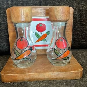 GUC~Vintage Wood Vegetable Napkin Holder W/Matching Painted Salt/Pepper Shakers
